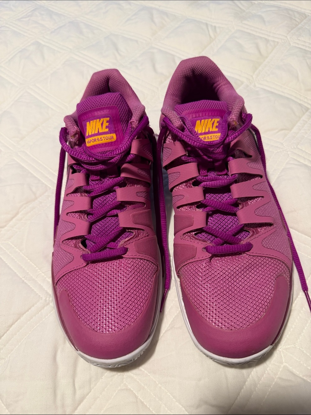 Nike Court Zoom Vapor 9.5 Tour women's tennis shoes in a magenta/purple
